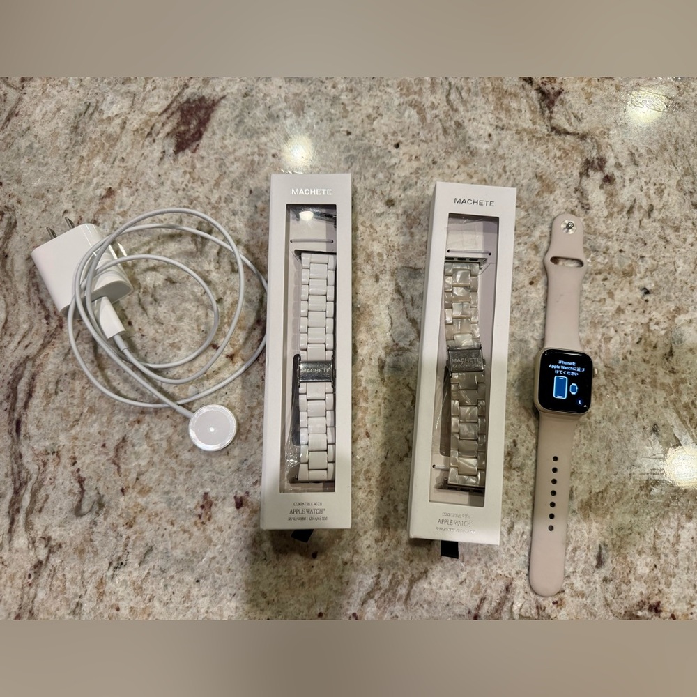 Apple Watch SE 40mm, Starlight finish, GPS, + 3 Bands